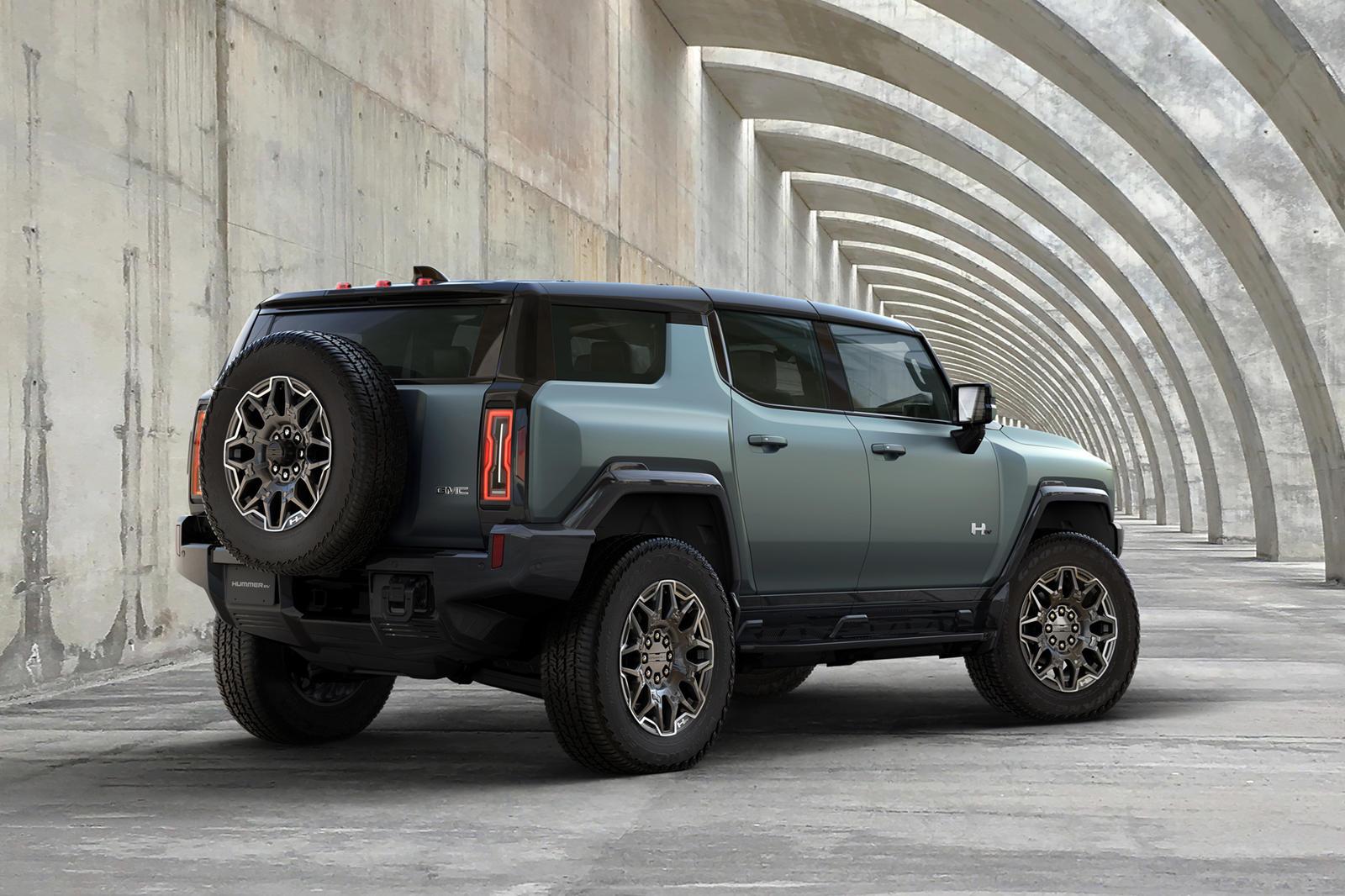 2024 GMC Hummer SUV Arrives With 830 Electric Horses